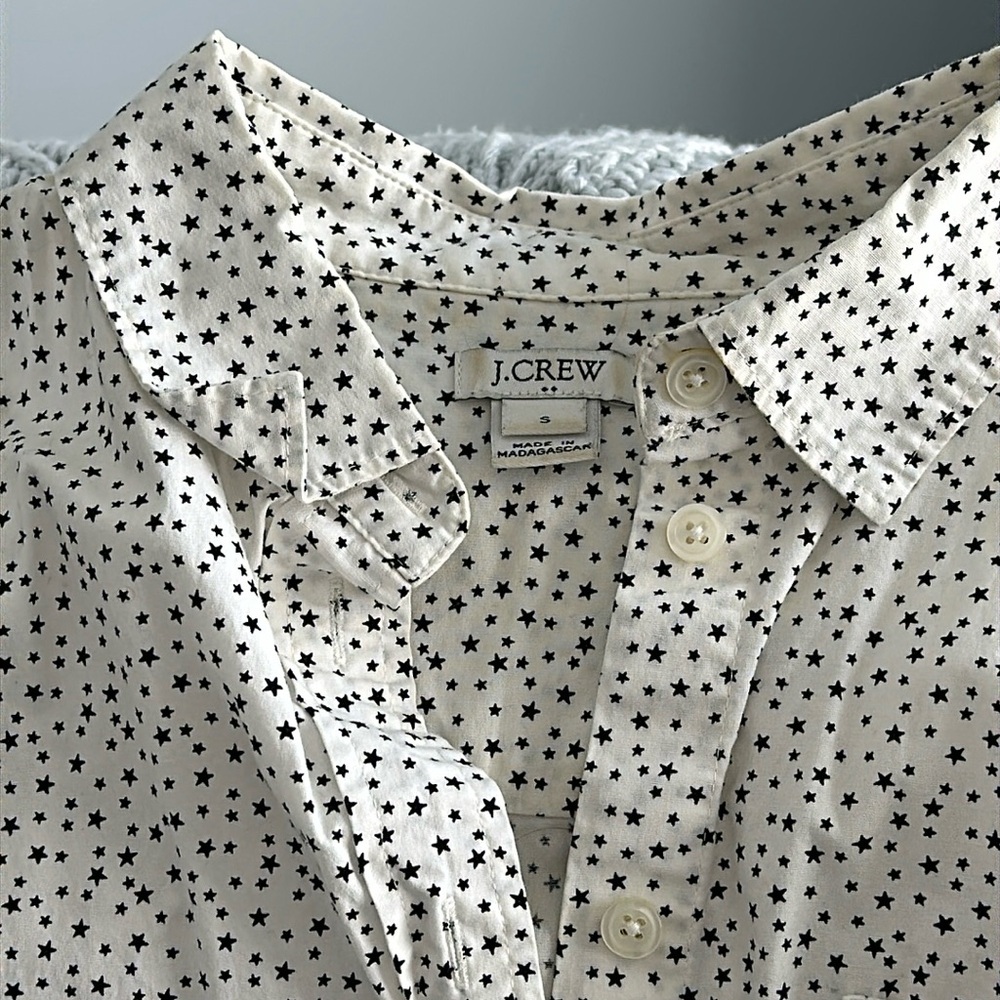 Women’s, buttons down, ivory with black stars